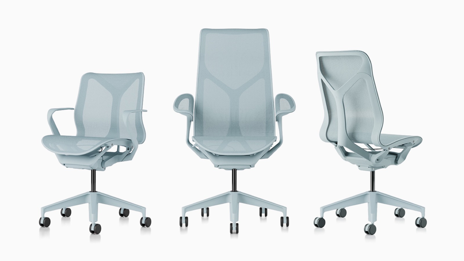 Low-back, high-back en mid-back Cosm ergonomische bureaustoelen met ophangingsmaterialen, onderstellen en frames in Glacier lichtblauw.